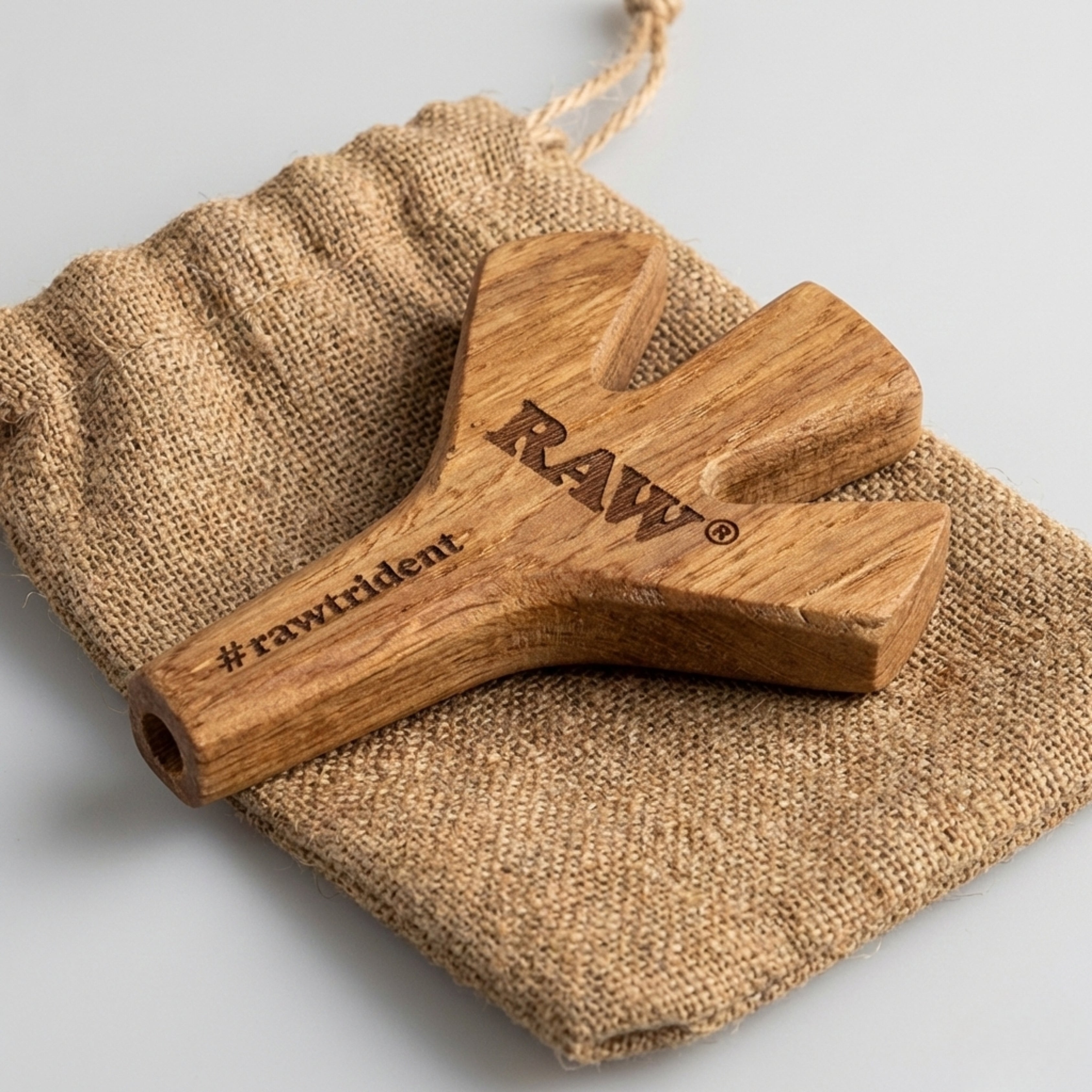 RAW Wooden Barrel Joint Holder Triple lifestyle